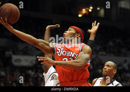 St. John's guard Malik Stith (31) goes up for a lay-up against the St. Bonaventure defense. St. Bonaventure dropped the game 69-68 to St. John's at the Blue Cross Arena in Rochester, NY. (Credit Image: © Michael Johnson/Southcreek Global/ZUMApress.com) Stock Photo