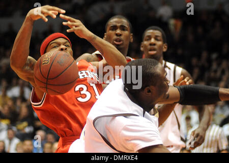 St. John's guard Malik Stith (31) and St. Bonaventure guard Ogo Adegboye (0) collide near the basket in the second half. St. Bonaventure dropped the game 69-68 to St. John's at the Blue Cross Arena in Rochester, NY. (Credit Image: © Michael Johnson/Southcreek Global/ZUMApress.com) Stock Photo