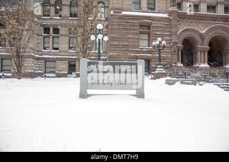 Toronto, Canada. 15th December 2013. Toronto gets hit by a wallop of snow Credit:  Nisarg Photography/Alamy Live News Stock Photo