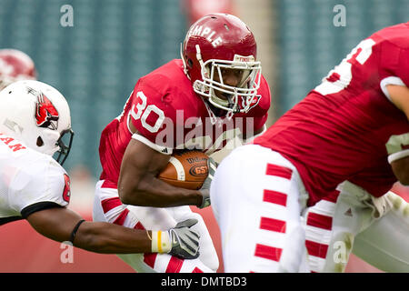 Temple Owls running back Bernard Pierce (30) running with the ball during the NCAA football game between the Ball State Cardinals and the Temple Owls at Lincoln Financial Field in Philadelphia, Pennsylvania.  The Temple Owls beat the Cardinals, 24-19. (Credit Image: © Joe Nicola/Southcreek Global/ZUMApress.com) Stock Photo