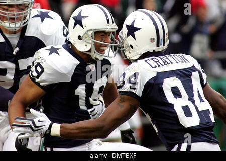 Dallas Cowboys wide receiver Patrick Crayton (84) jumps up and