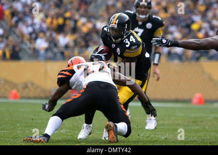 Cincinnati bengals cornerback Johnathan Joseph smiles after scoring against  the Buffalo Bills in the second half of an NFL football game, Sunday, Nov.  21, 2010, in Cincinnati. (AP Photo/David Kohl Stock Photo 