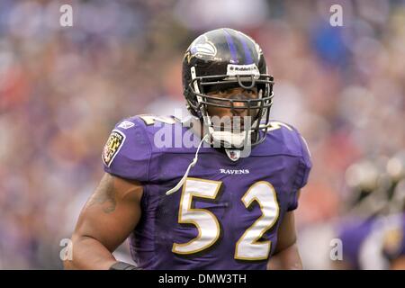 Baltimore Ravens Ray Lewis (52) sticks out his tongue during an NFL  wild-card playoff football game in Foxborough, Mass., Sunday, Jan. 10,  2010. (AP Photo/Charles Krupa Stock Photo - Alamy