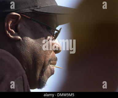 Oct 16, 2002 - San Francisco, CA, USA - Giants manager DUSTY BAKER and his trusty toothpick watch the team workout Wednesday at Pacific Bell Park for the final time before their trip to Anaheim and the start of the 2002 World Series. (Credit Image: © Karl Mondon/Contra Costa Times/ZUMA Press) RESTRICTIONS: USA Tabloids RIGHTS OUT! Stock Photo