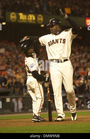 Oct 22, 2002 - San Francisco, CA, USA - BARRY BONDS crosses home plate after smashing a two-run home run in the 5th inning during  game 3 of the 2002 World Series on Tuesday October 22, 2002 at Pac Bell Park in San Francisco Calif. (Credit Image: © Karl Mondon/Contra Costa Times/ZUMA Press) RESTRICTIONS: USA Tabloids RIGHTS OUT! Stock Photo