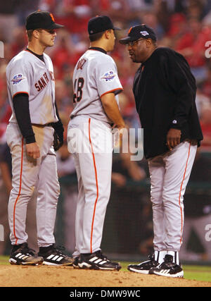 San Francisco Giant Jeff Kent rounds third, and 3rd base coach