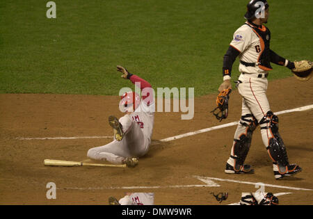 Oct 22, 2002 - San Francisco, CA, USA - DAVID ECKSTEIN of the Anaheim Angels slides safely across home plate in the third inning as Giants catcher Benito Santiago waits for the throw during  game 3 of the 2002 World Series on Tuesday October 22, 2002 at Pac Bell Park in San Francisco Calif.   (Credit Image: © Susan Tripp Pollard/Contra Costa Times/ZUMA Press) RESTRICTIONS: USA Tabl Stock Photo