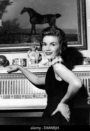 Nov 25, 1958; London, UK; COUNTESS DE BENDERN wife of former British amateur golf champion John de Forest. (Credit Image: © KEYSTONE Pictures USA) Stock Photo