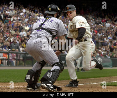 San Francisco Giants J.T. Snow argues with the first base umpire