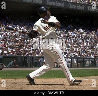 Giants Keep the Door Open for Barry Bonds - The New York Times