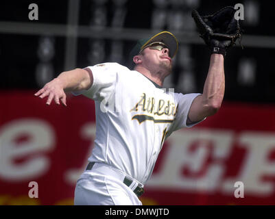  2001 Fleer Genuine #7 Jason Giambi Oakland Athletics
