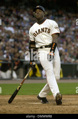 Barry bonds 2001 june hi-res stock photography and images - Alamy