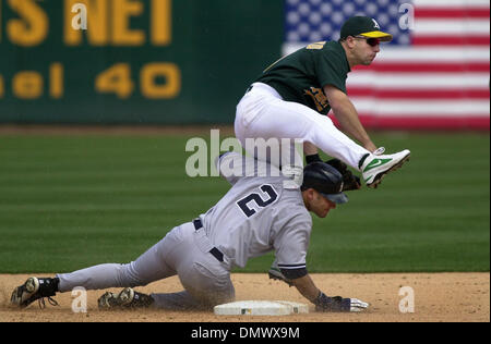 ATHLETIC1-C-14OCT01-SP-MAC A's Jeremy Giambi hits a pop fly for an