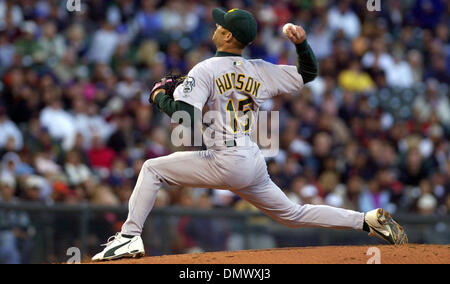 Mar 28, 2002; San Francisco, CA, USA; San Francisco Giants manager Dusty  Baker chats with Oakland A's manager Art Howe during their first exhibition  game on Thursday, March 28, 2002 at Pacific