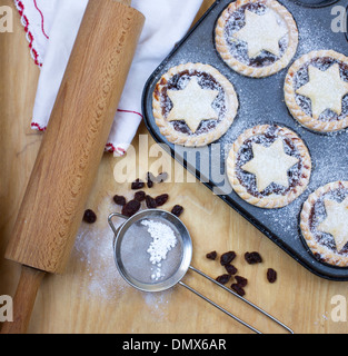 Home made icing sugar dusted mince pies in baking tray Stock Photo - Alamy