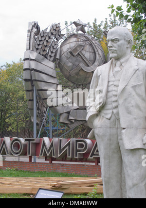 Soviet Lenin memorial statue in the Graveyard of Fallen Monuments in Moscow, Russian Federation Stock Photo