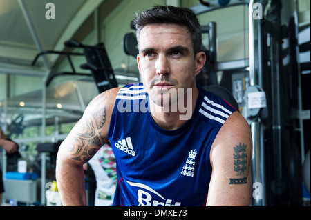 Kevin Pietersen Gives Himself & Son 'Tennis Ball' Haircut | 🏏 LatestLY