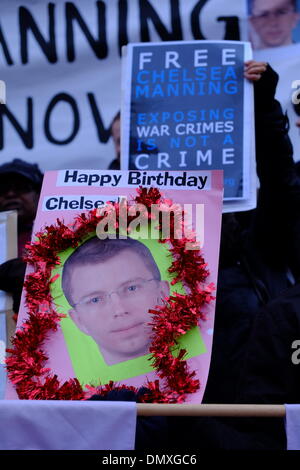 London, UK. 17th Dec, 2013. birthday card is made and signed for Chelsea Manning at London Vigil Credit:  Rachel Megawhat/Alamy Live News Stock Photo