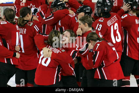 Feb 20, 2006; Turin, Piedmont, ITALY; TORINO 2006 WINTER OLYMPICS: Women's Hockey - Canada vs Sweden: The Canadian women's hockey team celebrates Monday Feb. 20, 2006 after beating Sweden to win the gold medal during the XX Olympic Winter Games in Turin. Mandatory Credit: Photo by W Luther/San Antonio Express-News /ZUMA Press. (©) Copyright 2006 by San Antonio Express-News Stock Photo