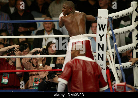 Apr 08, 2006; Las Vegas, NV, USA; FLOYD MAYWEATHER JR. vs ZAB JUDAH IBF Welterweight Fight. ZAB JUDAH Punched MAYWEATHER below the belt, MAYWEATHER in corner after getting punched. MAYWEATHER'S Uncle & trainer ROGER MAYWEATHER was removed from the arena for jumping into the ring and going after ZAB JUDAH. The Nevada Athletic Commission with held the purses until they could review t Stock Photo