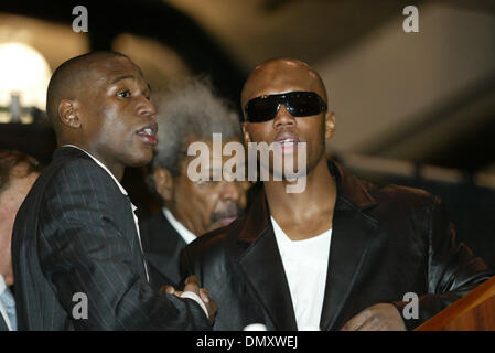 Apr 08, 2006; Las Vegas, NV, USA; FLOYD MAYWEATHER JR. (L) & ZAB JUDAH (R) @ the post fight press conference. Both fighters shook hands & had no hard feelings. FLOYD MAYWEATHER Jr won by unanimous Decision at The Thomas & Mack Arena in Las Vegas. Mandatory Credit: Photo by Mary Ann Owen/ZUMA Press. (©) Copyright 2006 by Mary Ann Owen Stock Photo