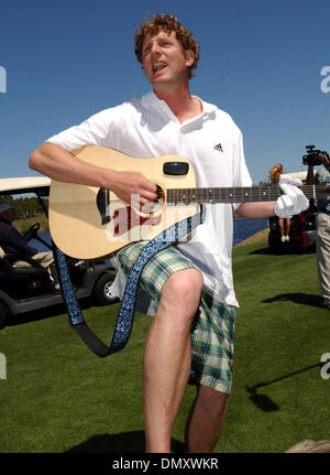 Apr 10, 2006; Myrtle Beach, SC, USA; Hootie and the Blowfish Guitarist MARK BRYAN gives a surprise performance as he takes a break from  playing golf at the 2006 Hootie and the Blowfish Celebrity Pro-Am Golf Tournament Monday After The Masters Charity Tournament. The tournament raises money for the The Hootie and the Blowfish Foundation that was established in 2000 to create an end Stock Photo