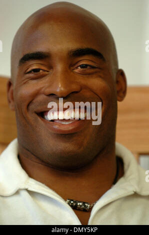 Jun 13, 2006; Manhattan, New York, USA; NY Giants running back TIKI BARBER reads from his new book 'Game Day' to NYC Public School Students at New York City's PS 33 (Chelsea Prep).  Mandatory Credit: Photo by Bryan Smith/ZUMA Press. (©) Copyright 2006 by Bryan Smith Stock Photo