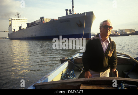 River Thames Waterman Michael Fletcher, docks, pilot guides a Roll on Roll off Ferry from Zeeburger into  Purfleet Thames Terminal,   Essex. 1991 1990S UK HOMER SYKES Stock Photo