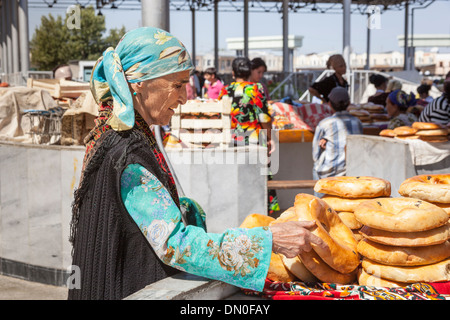 Woman buying non bread, Siyob Market, also known as Siab Market, Samarkand, Uzbekistan Stock Photo