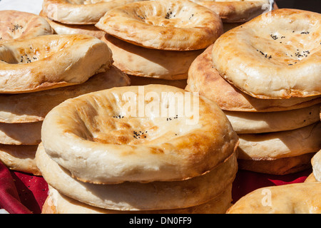 Non bread for sale, Siyob Market, also known as Siab Market, Samarkand, Uzbekistan Stock Photo