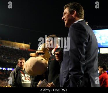 CBS broadcaster Boomer Esiason tapes a segment for broadcast at Super Bowl  XLI at Dolphins Stadium in Miami on February 4, 2007. (UPI Photo/Joe  Marino-Bill Cantrell Stock Photo - Alamy