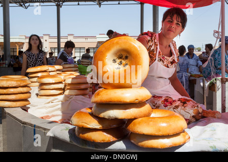 Woman selling non bread, Siyob Market, also known as Siab Market, Samarkand, Uzbekistan Stock Photo