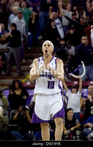 Jan 19, 2006; Sacramento, CA, USA; Sacramento King MIKE BIBBY celebrates a three pointer in the kings win over the Los Angeles Lakers Thursday, January 19, 2005 at Arco arena.The Kings won in overtime 118-109.  Mandatory Credit: Photo by Carl Costas/Sacramento Bee/ZUMA Press. (©) Copyright 2006 by Carl Costas/Sacramento Bee