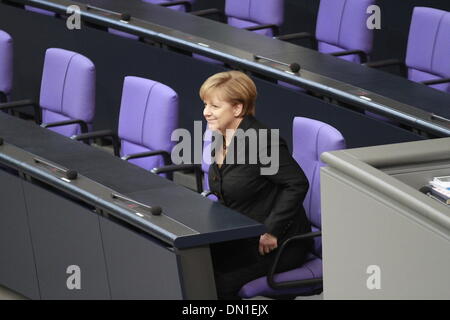 Berlin, Germany. 17th Dec, 2013. German Chancellor Angela Merkel (CDU) is sworn in by President of the 'Bundestag' lower house of the German Parliament Norbert Lammert (CDU) at Bundestag in Berlin, Germany, 17 December 2013. Merkel was elected to a third term as German Chancellor./picture alliance Credit:  dpa/Alamy Live News Stock Photo