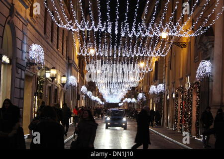 Rome, Italy 16 December 2013 Louis Vuitton shop and sponsored Christmas  tree in piazza San Lorenzo in Lucina, Rome, Italy - SuperStock