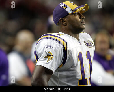 Mar 08, 2006; Atlanta, GA, USA; (File Photo 2005) Minnesota Vikings vs. Atlanta Falcons Ð Minnesota quarterback DAUNTE CULPEPPER, watched from the sidelines late in the 4th quarter.  Mandatory Credit: Photo by Carlos Gonzalez/Star-Tribune/ZUMA Press. (©) Copyright 2006 by Minneapolis Star Tribune Stock Photo