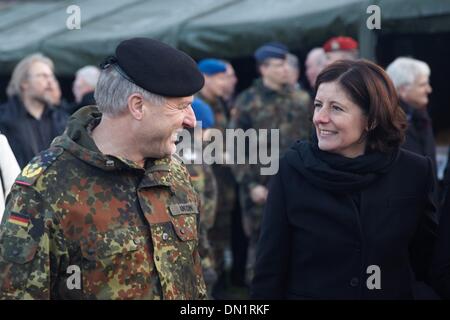 Diez, Germany. 17th Dec, 2013. Premier of Rhineland-Palatinate Malu Dreyer speaks to 60 troups from the 462 supply battalion during their farewell before leaving for operations in Kosovo in Diez, Germany, 17 December 2013. They are part of the around 150 soliers from the staff and service company of the 37th German KFOR forces. Photo: Thomas Frey/dpa/Alamy Live News Stock Photo