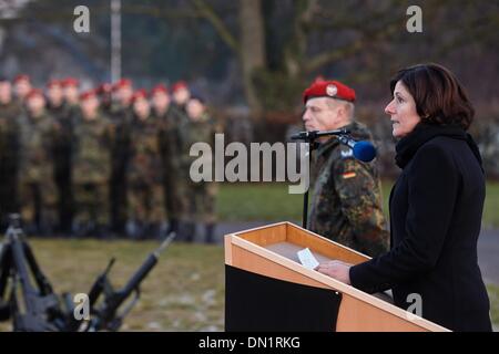Diez, Germany. 17th Dec, 2013. Premier of Rhineland-Palatinate Malu Dreyer speaks to 60 troups from the 462 supply battalion during their farewell before leaving for operations in Kosovo in Diez, Germany, 17 December 2013. They are part of the around 150 soliers from the staff and service company of the 37th German KFOR forces. Photo: Thomas Frey/dpa/Alamy Live News Stock Photo