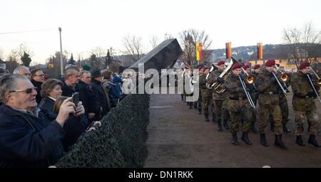 Diez, Germany. 17th Dec, 2013. Spectators watch the fairwell ceremony for the 60 troups from the 462 supply battalion before leaving for operations in Kosovo in Diez, Germany, 17 December 2013. They are part of the around 150 soliers from the staff and service company of the 37th German KFOR forces. Photo: Thomas Frey/dpa/Alamy Live News Stock Photo