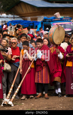 Bhutan, Thangbi Mani Lhakang Tsechu Festival, monks playing dungchen long trumpets Stock Photo