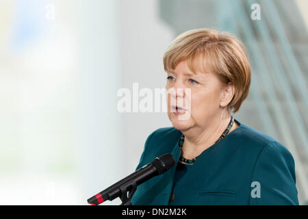 Berlin, Germany. December 18th, 2013. Chancellor Angela Merkel and Ursula von der Leyen (CDU), Minister of Defence, receives family members of the soldiers as well as policemen who are in the foreign assignment, to a Christmas conversation at the Chancellery in Berlin. / Picture: Chancellor Angela Merkel (CDU), Chancellor, Credit:  Reynaldo Chaib Paganelli/Alamy Live News Stock Photo