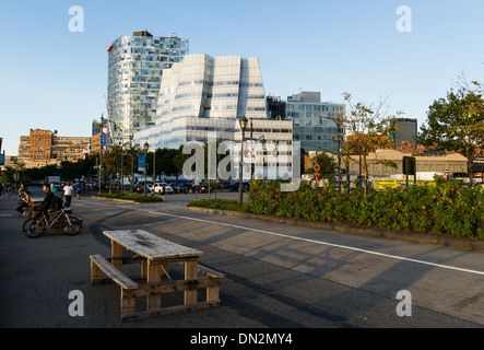 IAC Building, InterActiveCorp's headquarters, 550 West 18th Street and Luxury Condominium Residences by Jean Nouvel, 100 11th Av Stock Photo