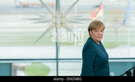 Berlin, Germany. December 18th, 2013. Chancellor Angela Merkel and Ursula von der Leyen (CDU), Minister of Defence, receives family members of the soldiers as well as policemen who are in the foreign assignment, to a Christmas conversation at the Chancellery in Berlin. / Picture: Chancellor Angela Merkel (CDU), Chancellor, Credit:  Reynaldo Chaib Paganelli/Alamy Live News Stock Photo