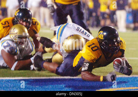 Nov 04, 2006; Berkeley, CA, USA; California Marshawn Lynch dives into the endzone for a rushing touchdown against UCLA in the fourth quarter at Memorial Stadium in Berkeley on Saturday November 4, 2006. Mandatory Credit: Photo by Sean Connelley/Oakland Tribune/ZUMA Press. (©) Copyright 2006 by Oakland Tribune Stock Photo