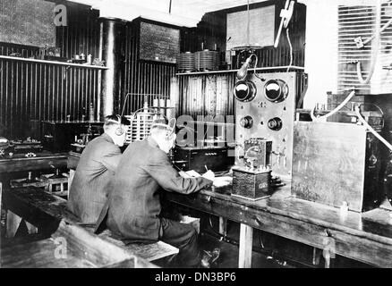 Marconi wireless school, New York. Operators copying messages transmitted from ships at sea c1912 Stock Photo