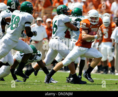 Sep 02, 2006; San Antonio, TX, USA; UT quarterback COLT MCCOY runs for a 27-yard gain in the first half Saturday, September 2, 2006 at Darrell K Royal-Texas Memorial Stadium at Joe Jamail Field in Austin.  Mandatory Credit: Photo by Bahram Mark Sobhani/San Antonio Express-News/ZUMA Press. (©) Copyright 2006 by San Antonio Express-News Stock Photo