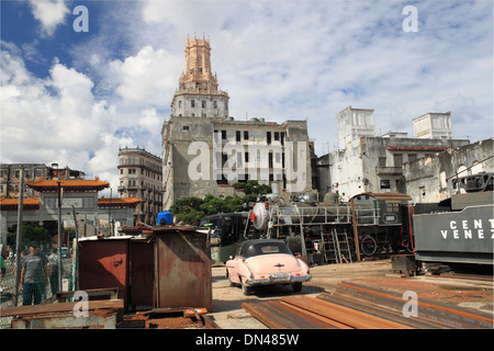 Old steam engines and 1949 Oldsmobile 88 in scrapyard, Calle Industria, Old Havana (La Habana Vieja), Cuba, Caribbean Sea, Central America Stock Photo