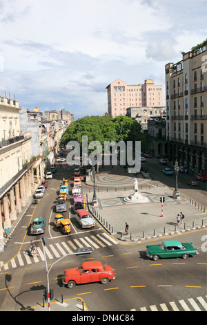 Old american cars on Paseo de Martí (aka Paseo del Prado), Old Havana (La Habana Vieja), Cuba, Caribbean Sea, Central America Stock Photo