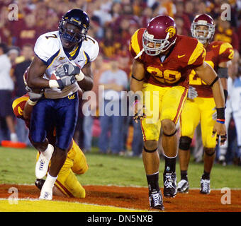 Nov 18, 2006; Los Angeles, CA, USA; NCAA Football: California's LAVELLE HAWKINS catches a touchdown pass in front of USC's Taylor Mays (29) and Kevin Ellison (4) in the second quarter at Los Angeles Coliseum in Los Angeles on Saturday. Mandatory Credit: Photo by Sean Connelley/Oakland Tribune/ZUMA Press. (©) Copyright 2006 by Oakland Tribune Stock Photo