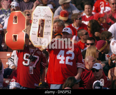 Jerry Rice of the San Francisco Forty-Niners showing off his NFL Super Bowl  ring Stock Photo - Alamy